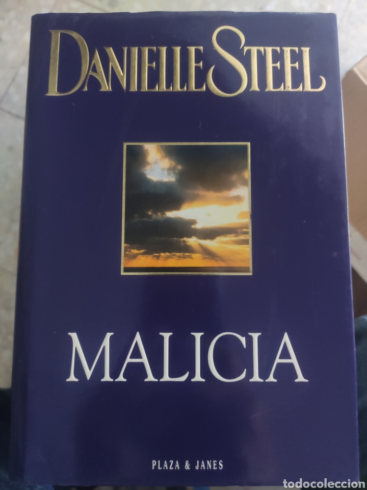 Libros de segunda mano: MALICIA. DANIELLE STEEL - Foto 1