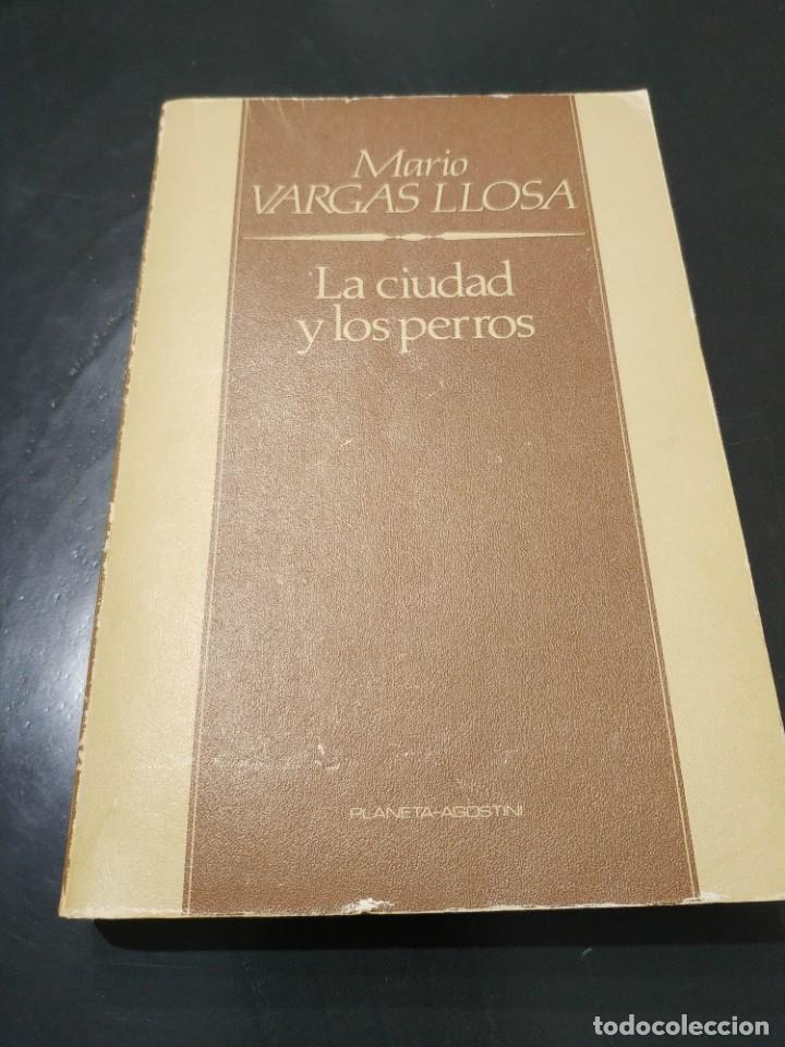 Libros de segunda mano: LA CIUDAD Y LOS PERROS - Foto 1