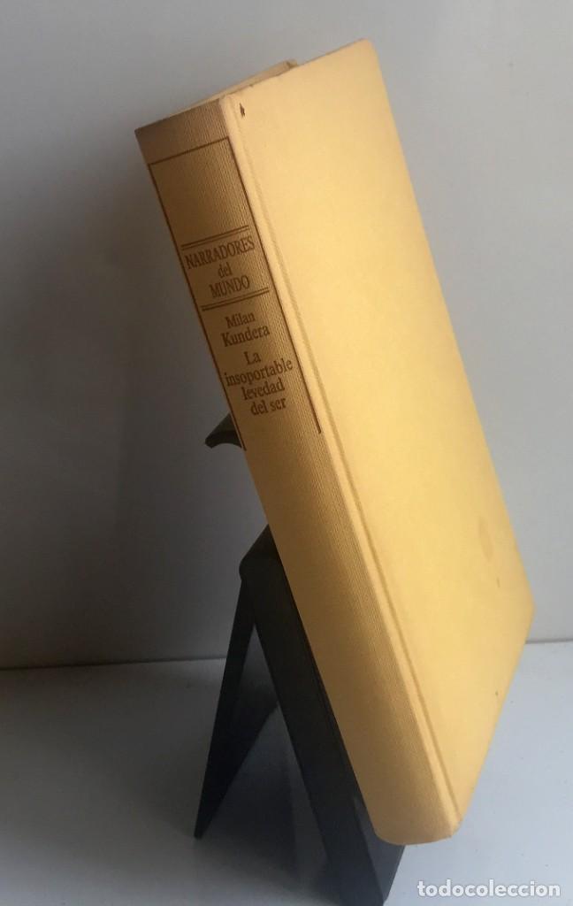 Libros de segunda mano: LA INSOPORTABLE LEVEDAD DEL SER. Milan Kundera - Foto 3