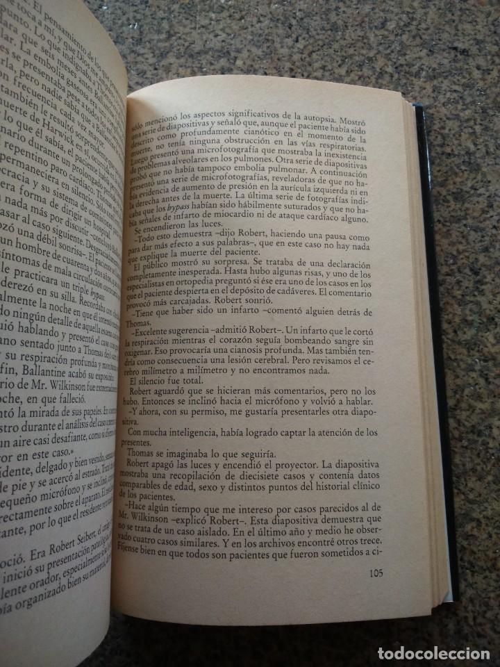 Libros de segunda mano: COMO SI FUERA DIOS -- ROBIN COOK -- CIRCULO 1985 -- - Foto 2