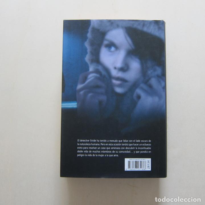 Libros de segunda mano: ACOSADA - BRIAN FREEMAN (C&Iacute;RCULO DE LECTORES) - Foto 2