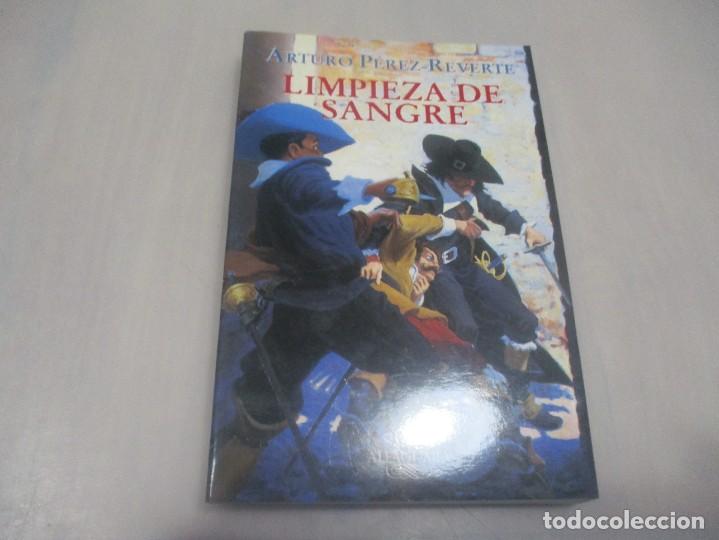 Libri di seconda mano: ARTURO P&Eacute;REZ REVERTE Limpieza de sangre W12253