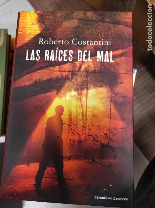 Libros de segunda mano: CONSTANTINI Roberto. - LAS RAICES DEL MAL. - Foto 1