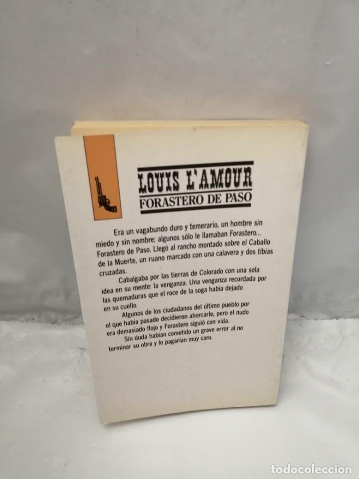 Libros de segunda mano: FORASTERO DE PASO (PRIMERA EDICI&Oacute;N) - Foto 2