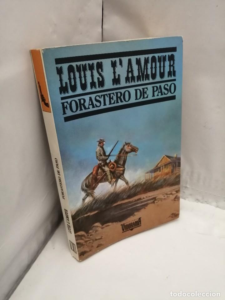 Libros de segunda mano: FORASTERO DE PASO (PRIMERA EDICI&Oacute;N) - Foto 3