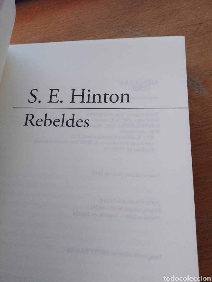 Libros de segunda mano: REBELDES - SUSAN E. HINTON - Foto 3