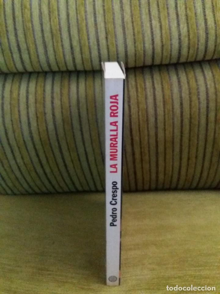 Libros de segunda mano: LA MURALLA ROJA - Foto 2