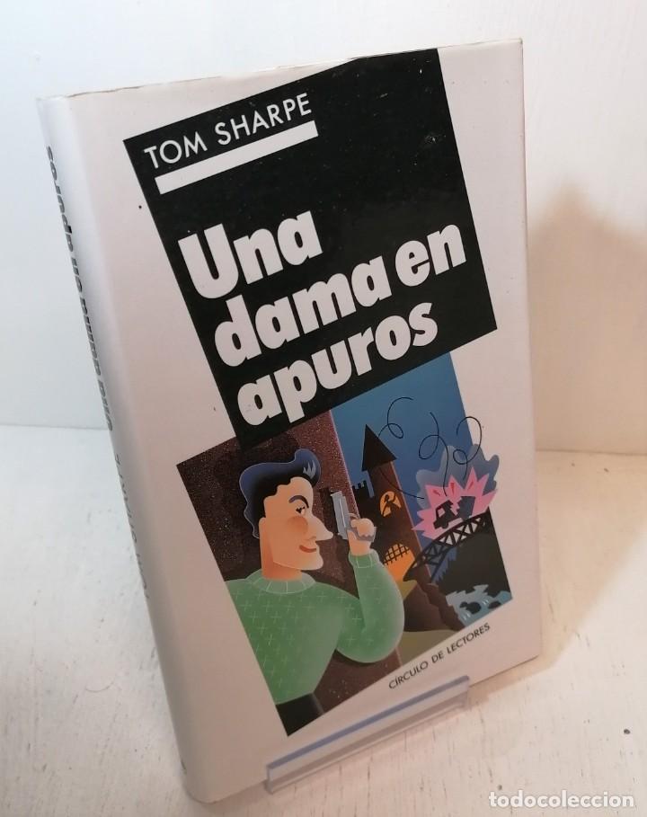 Libros de segunda mano: Libro: &rdquo;Una dama en apuros&rdquo; de Tom Sharpe edit. Circulo de lectores - Foto 1