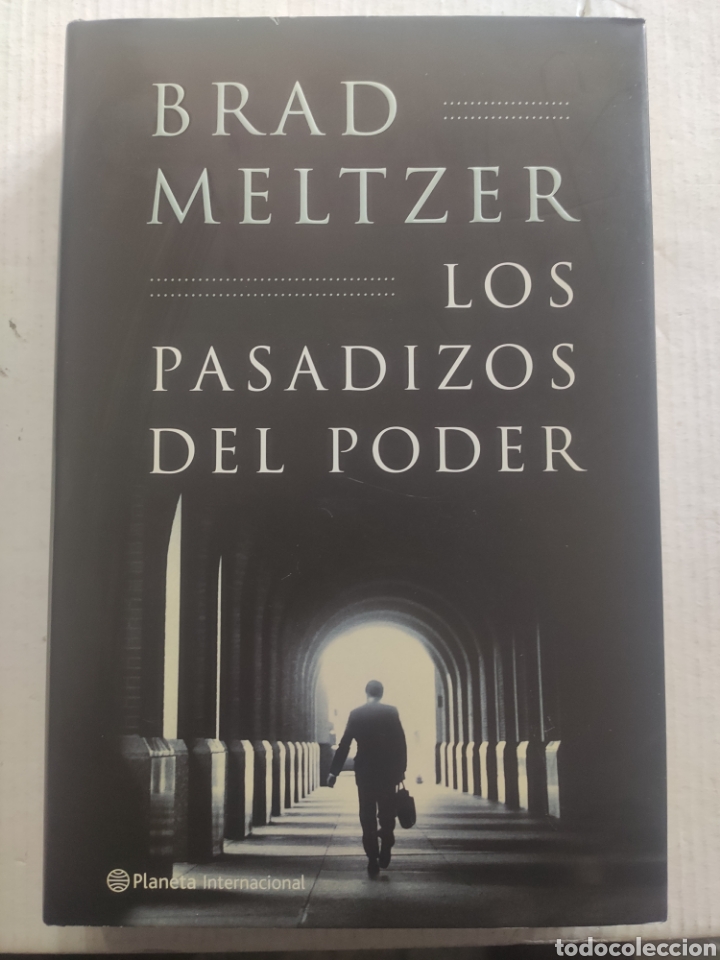 Libros de segunda mano: LOS PASADIZOS DEL PODER. BRAD MELTZER. PLANETA 2001. TAPAS DURAS - Foto 1