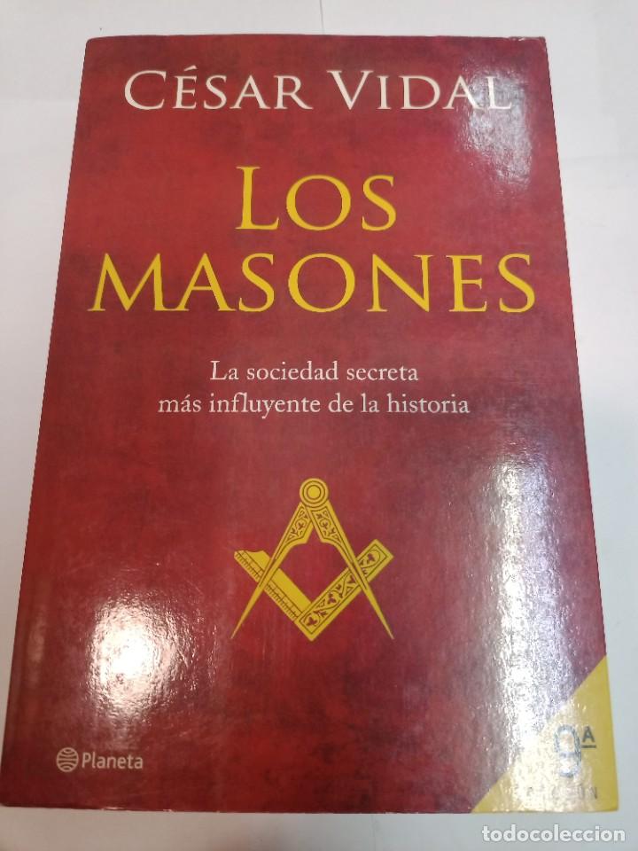 Libros de segunda mano: C&Eacute;SAR VIDAL Los masones SA9449 - Foto 1