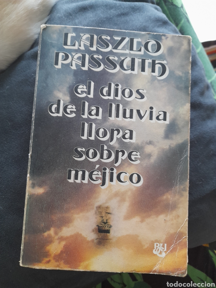 Libros de segunda mano: El dios de la lluvia llora sobre M&eacute;xico. Laszlo Passuth - Foto 1