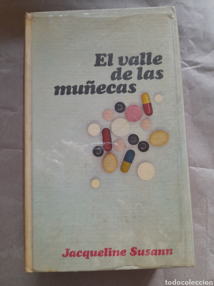 Libros de segunda mano: El valle de las mu&ntilde;ecas. Jaqueline Susann - Foto 1