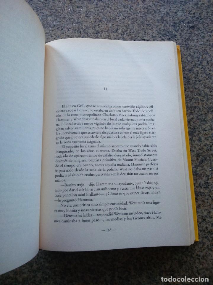 Libros de segunda mano: EL AVISPERO -- PATRICIA CORNELL -- PLURAL 2000 -- - Foto 2