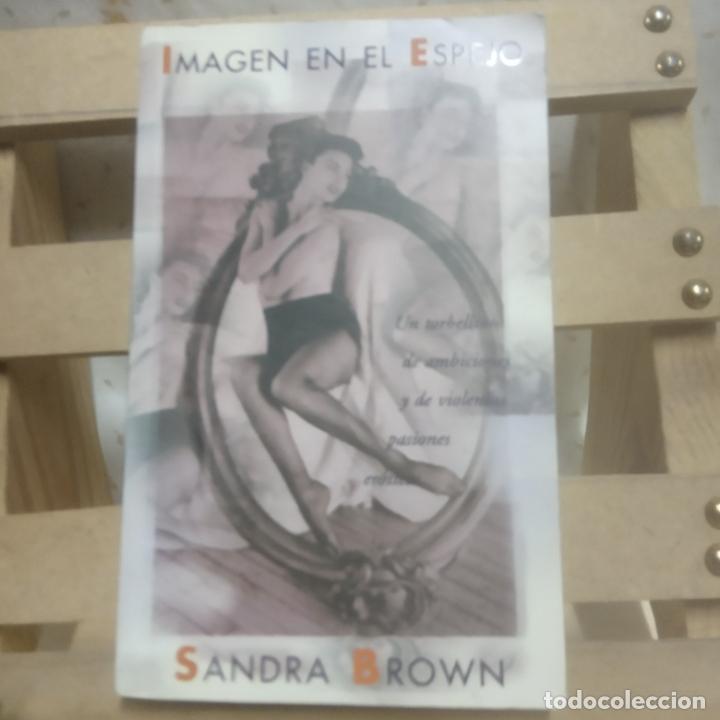 Libros de segunda mano: IMAGEN EN EL ESPEJO. SANDRA BROWN. EDICIONES B - Foto 1