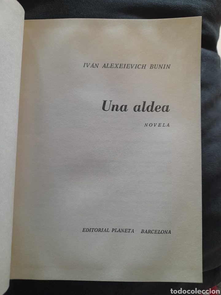 Libros de segunda mano: Una aldea. Iv&aacute;n Alexeievich Bunin - Foto 2