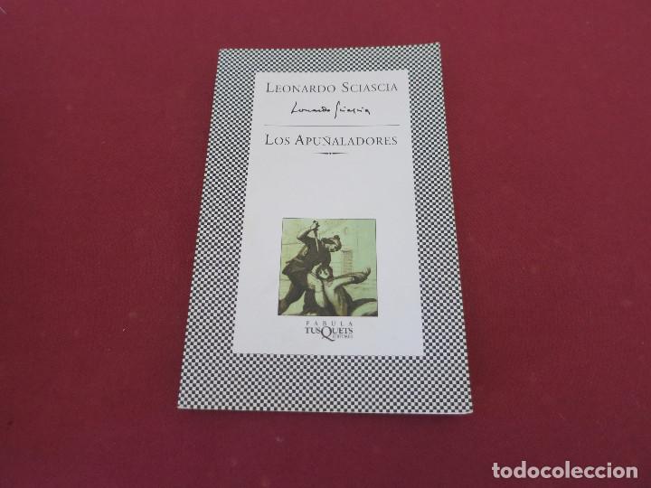 Libros de segunda mano: LEONARDO SCIASCIA. LOS APU&Ntilde;ALADORES. TUSQUETS FABULA - Foto 1