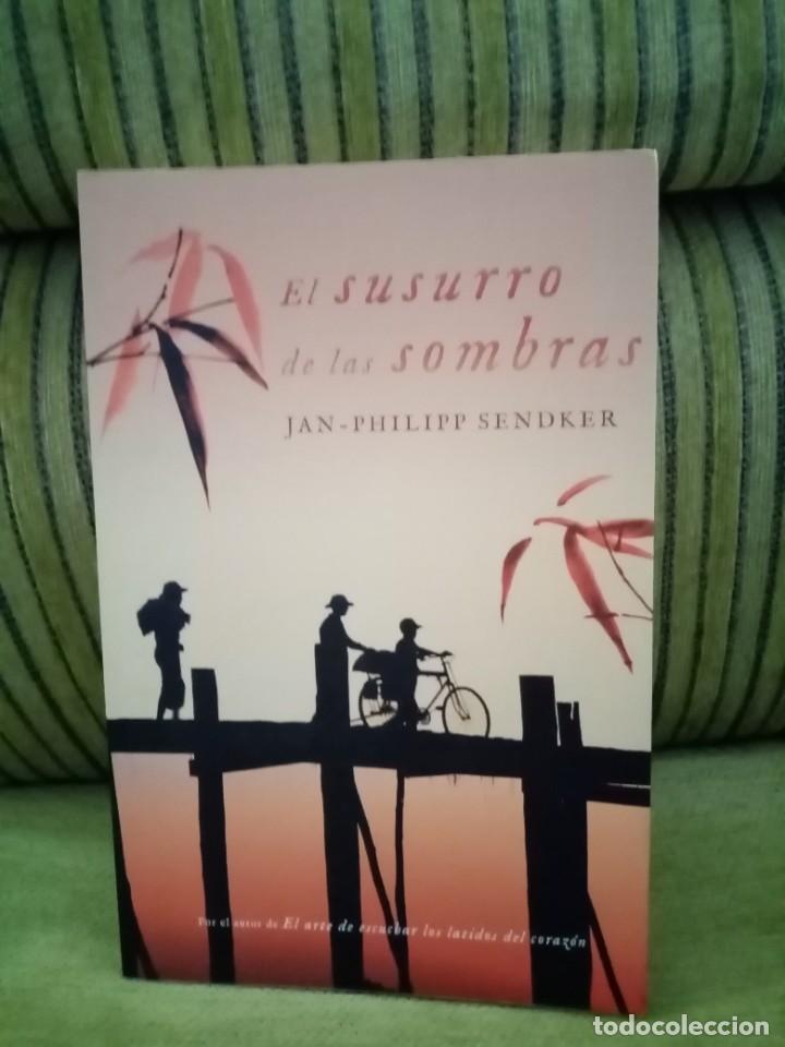 Libros de segunda mano: EL SUSURRO DE LAS SOMBRAS - Foto 1