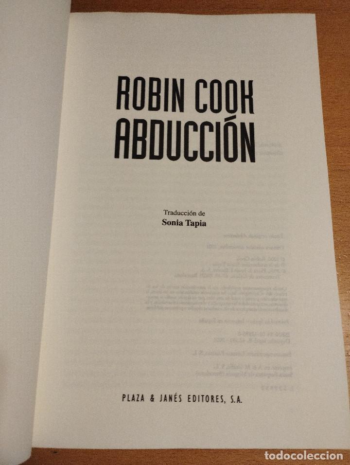 Libros de segunda mano: ABDUCCI&Oacute;N (ROBIN COOK) - Foto 2