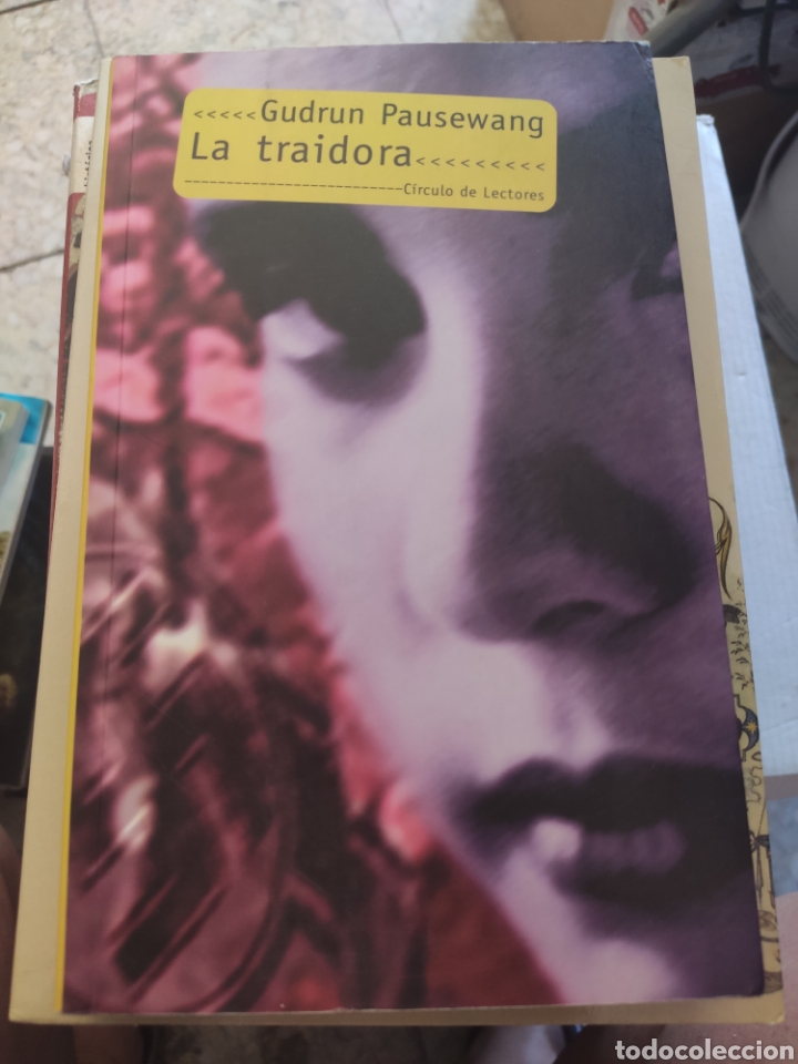 Libros de segunda mano: LA TRAIDORA. GUDRUN PAUSEWANG. CIRCULO DE LECTORES 2001 - Foto 1