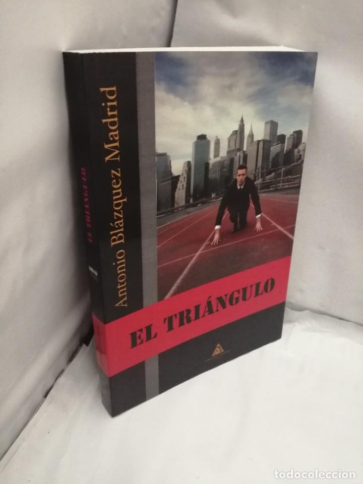 Libros de segunda mano: EL TRI&Aacute;NGULO (PRIMERA EDICI&Oacute;N) - Foto 3
