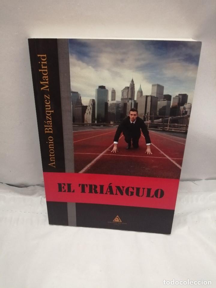 Libros de segunda mano: EL TRI&Aacute;NGULO (PRIMERA EDICI&Oacute;N) - Foto 1