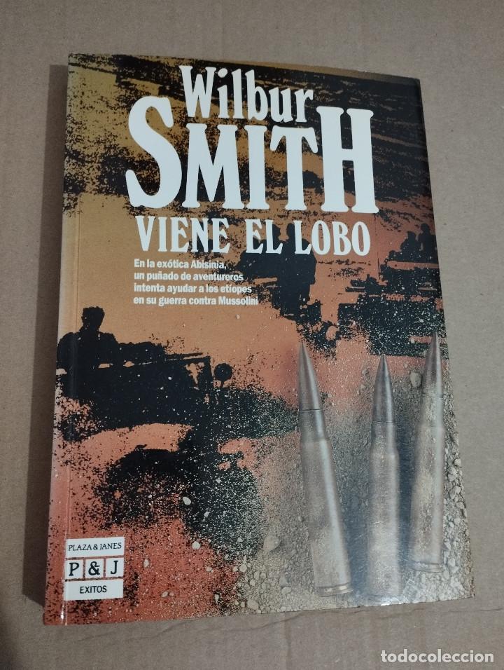Libros de segunda mano: VIENE EL LOBO (WILBUR SMITH) - Foto 1