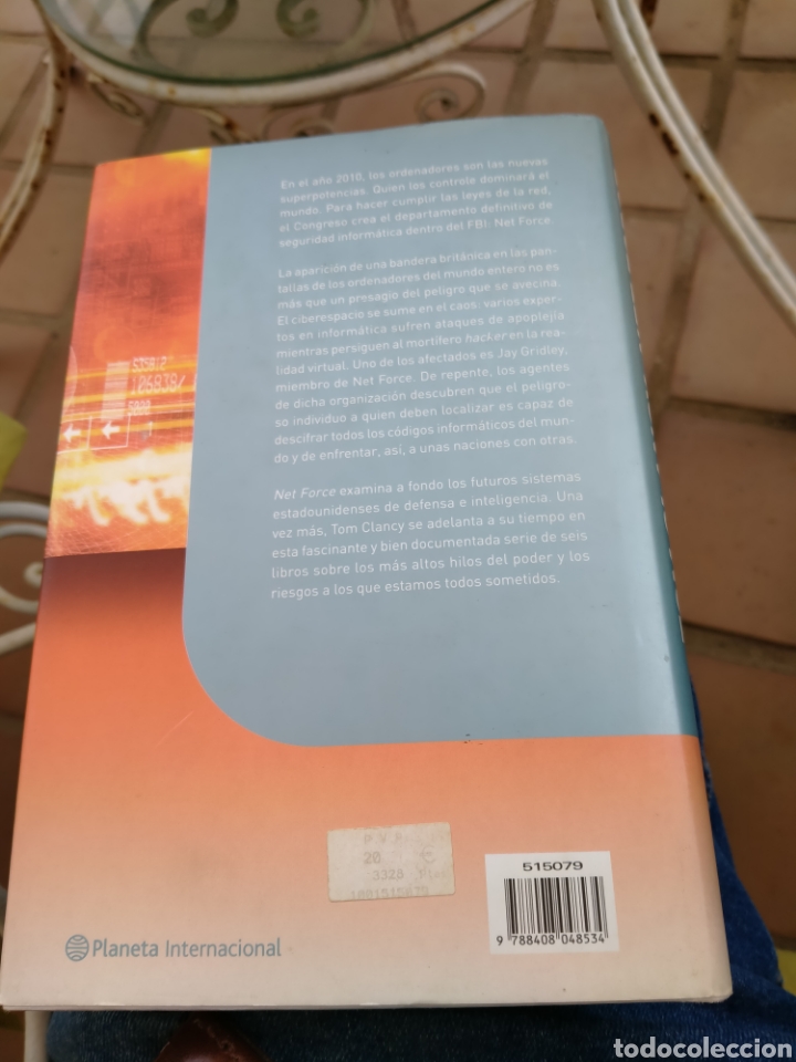 Libros de segunda mano: Tom Clancy - Net force: la red del mal - Foto 2