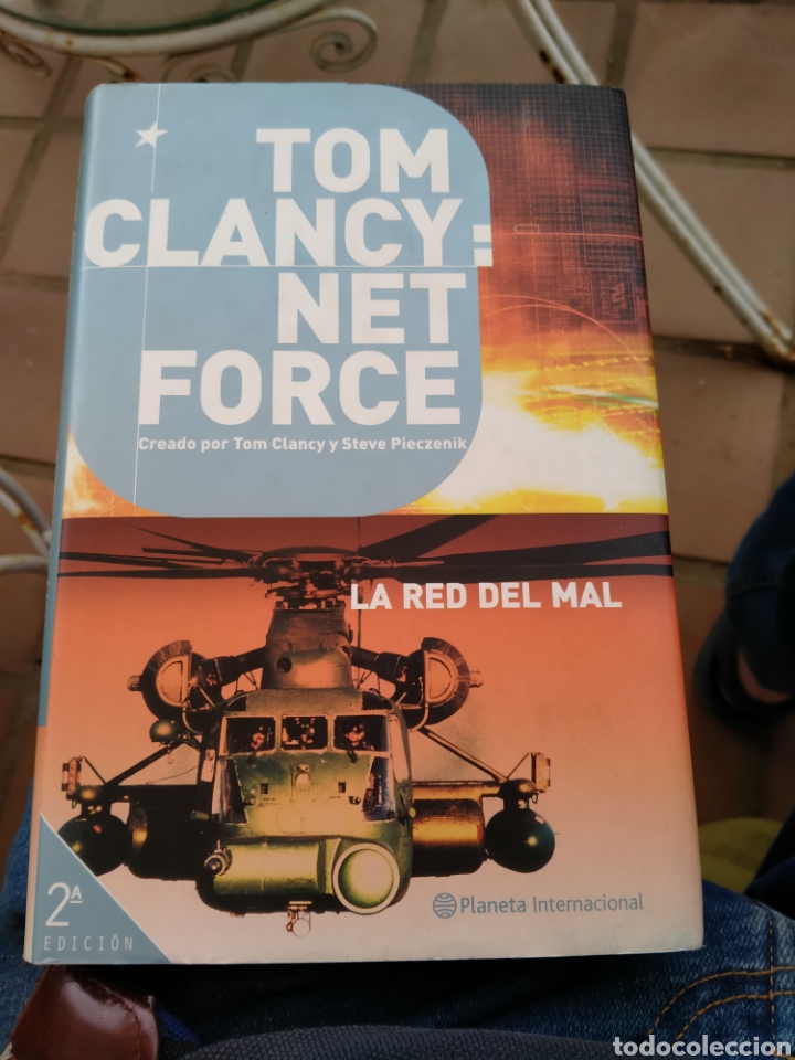 Libros de segunda mano: Tom Clancy - Net force: la red del mal - Foto 1
