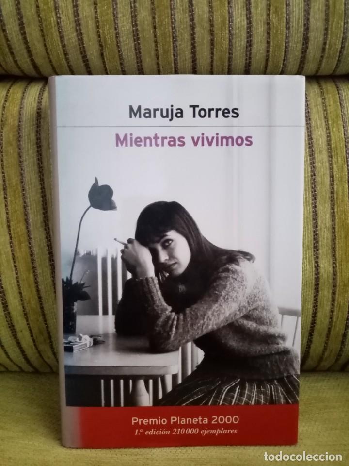 Libros de segunda mano: MIENTRAS VIVIMOS Maruja Torres - Foto 1