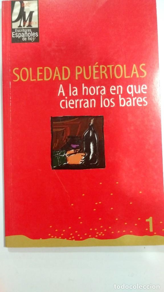 Libros de segunda mano: A la hora que cierran los bares Soledad Puertolas - Foto 1