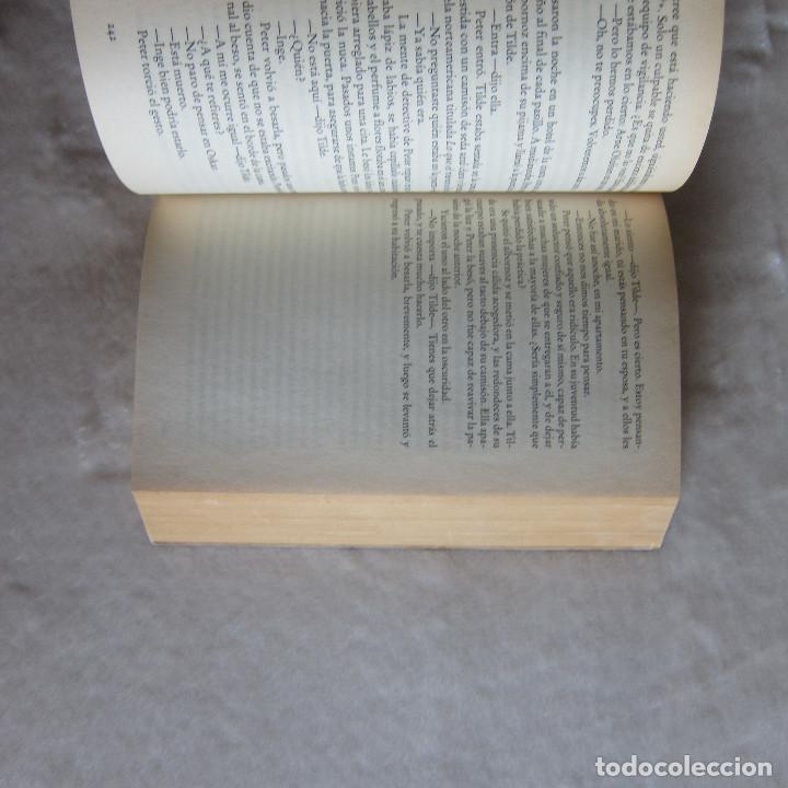 Libros de segunda mano: VUELO FINAL - KEN FOLLET (DEBOLSILLO) - Foto 3