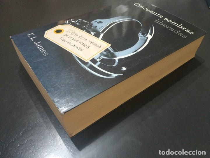 Libros de segunda mano: CINCUENTA SOMBRAS LIBERADAS - Foto 2