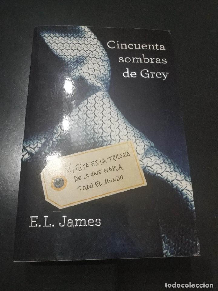 Libros de segunda mano: CINCUENTA SOMBRAS DE GREY - Foto 1