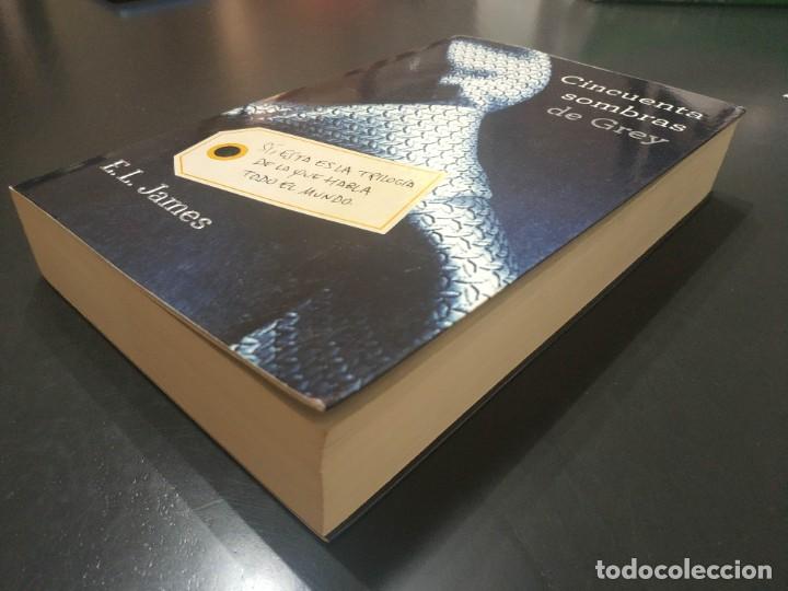 Libros de segunda mano: CINCUENTA SOMBRAS DE GREY - Foto 2