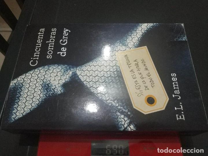 Libros de segunda mano: CINCUENTA SOMBRAS DE GREY - Foto 4