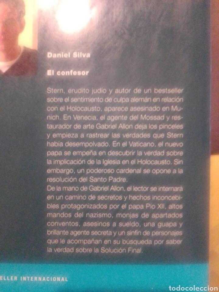 Libros de segunda mano: El confesor Daniel Silva - Foto 2