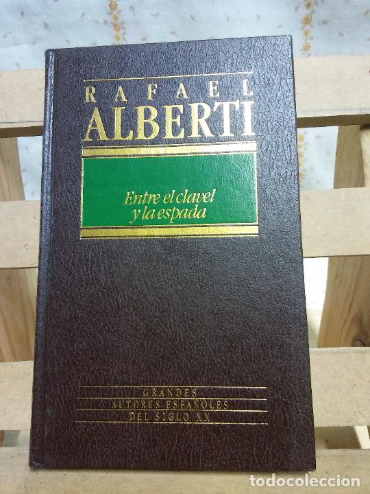 Libros de segunda mano: ENTRE EL CLAVEL Y LA ESPADA. RAFAEL ALBERTI. EDICIONES ORBIS - Foto 1