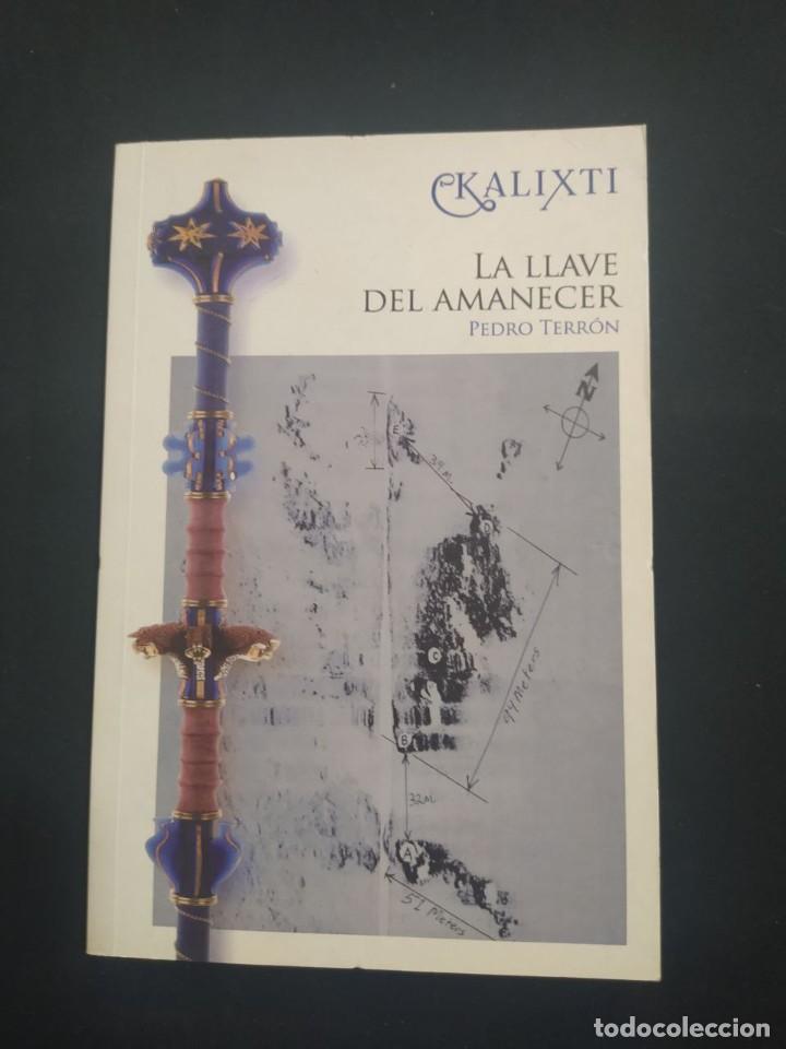 Gebrauchte B&uuml;cher: LA LLAVE DEL AMANECER. ED.CKALIXTI. PEDRO TERRON. 2010.