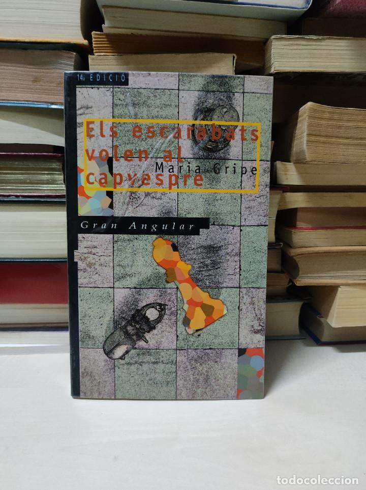 Libros de segunda mano: ELS ESCARABATS VOLEN AL CAPVESPRE - Foto 1