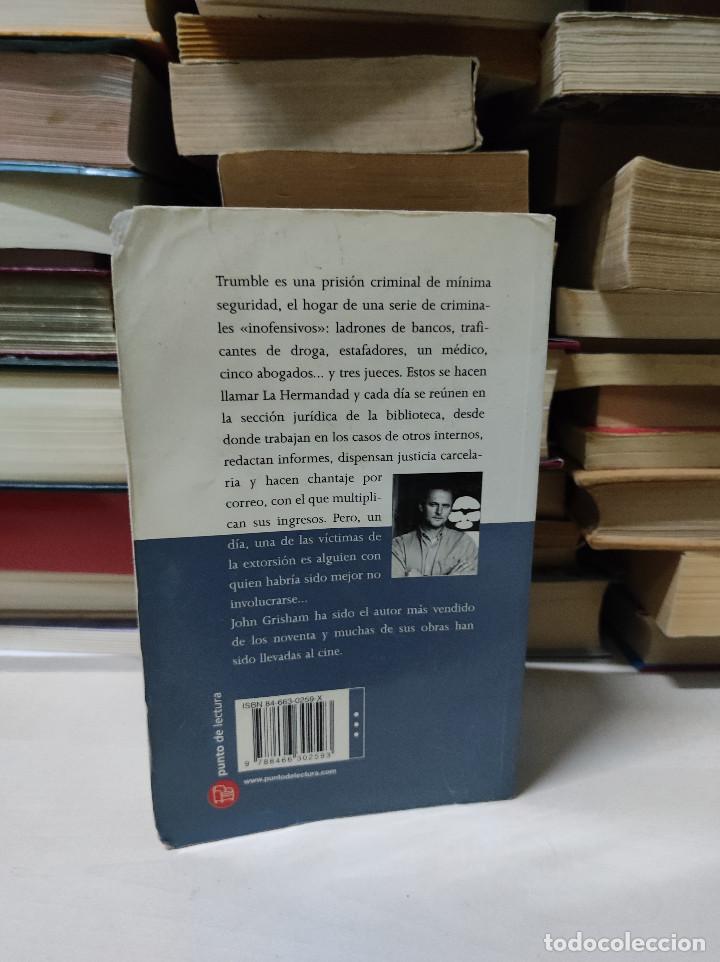 Libros de segunda mano: LA HERMANDAD JOHN GRISHAM - Foto 2