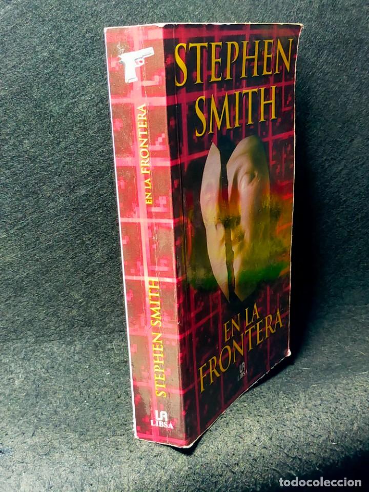 Libros de segunda mano: En La Frontera Stephen Smith Editorial Libsa 2000 - Foto 2