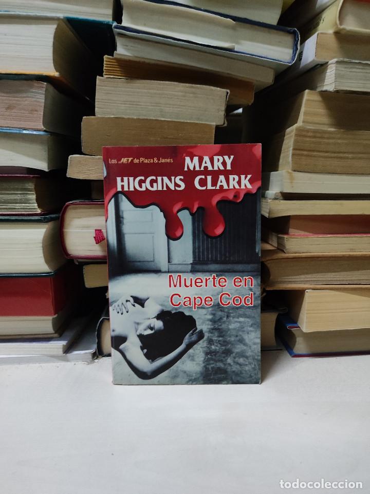 Libros de segunda mano: MUERTE EN CAPE COD MARY HIGGINS CLARK - Foto 1