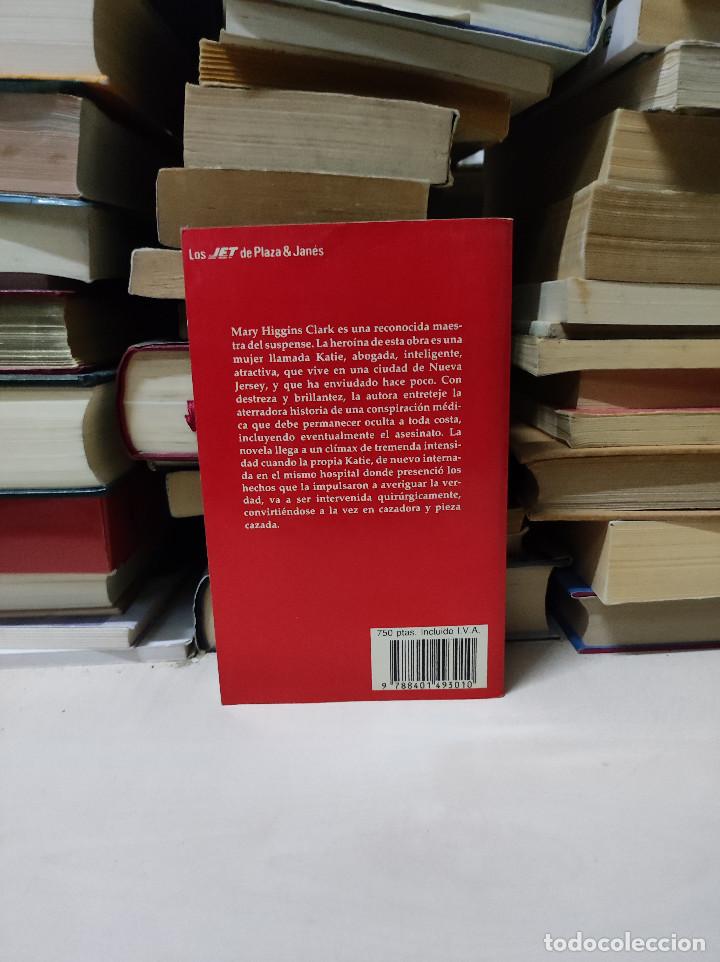 Libros de segunda mano: LA CUNA CAER&Aacute; MARY HIGGINS CLARK - Foto 2