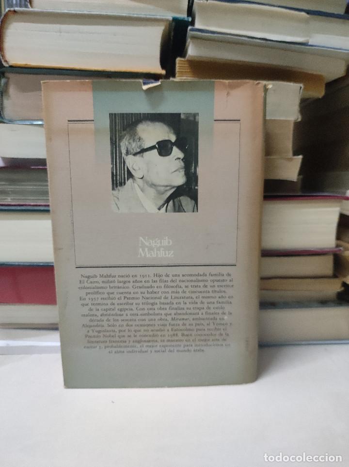 Libros de segunda mano: ENTRE DOS PALACIOS NAGULO MAHFUZ - Foto 2