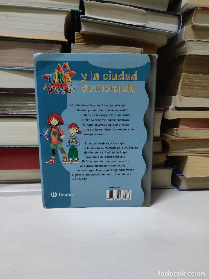 Libros de segunda mano: KIKA SUPERBRUJA Y LA CIUDAD SUMERGIDA - Foto 2