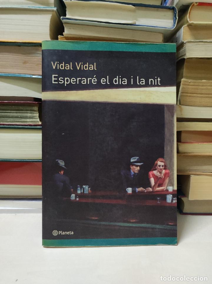 Libros de segunda mano: ESPERAR&Eacute; EL DIA I LA NIT VIDAL VIDAL - Foto 1