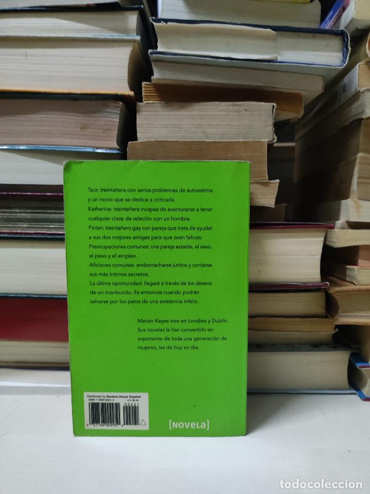 Libros de segunda mano: POR LOS PELOS MARIAM KEYES - Foto 2