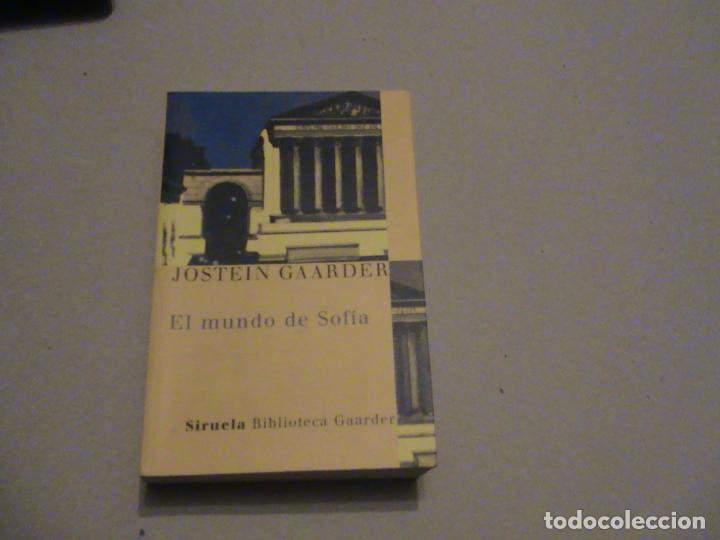 Libros de segunda mano: El mundo de Sof&iacute;a (Jostein Gaarden) - Foto 1