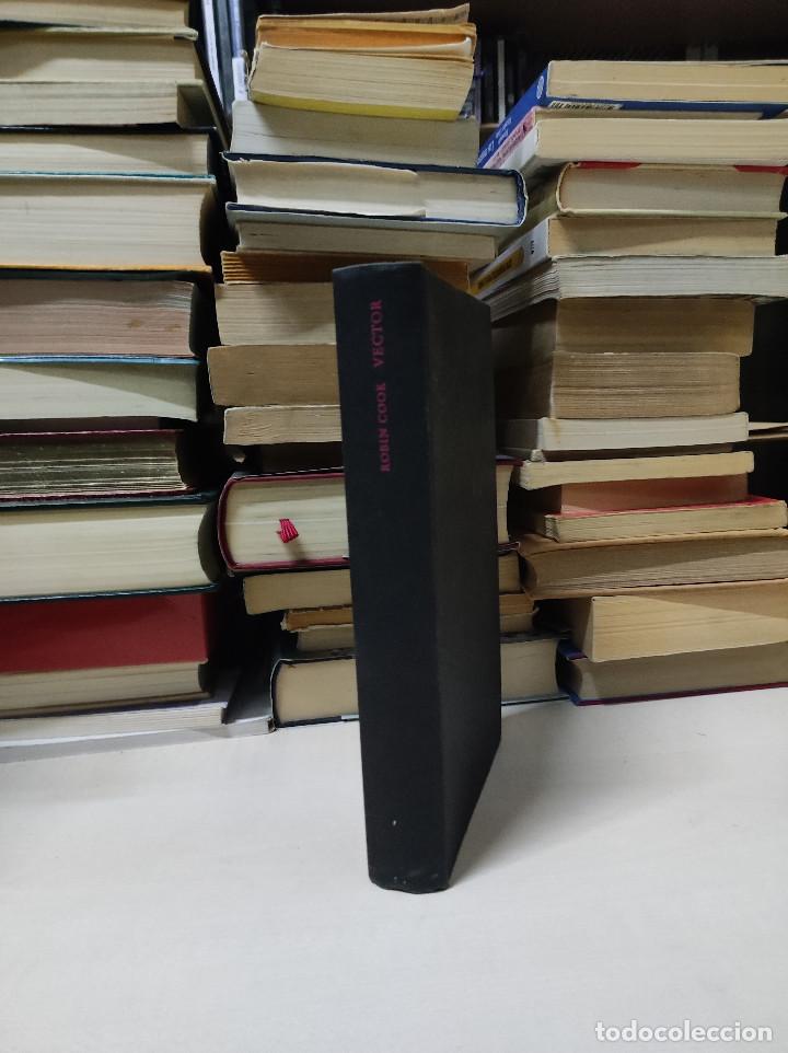 Libros de segunda mano: VECTOR ROBIN COOK - Foto 2