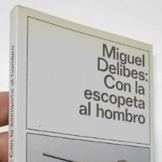 Libros de segunda mano: CON LA ESCOPETA AL HOMBRO - MIGUEL DELIBES. Lote 366093491